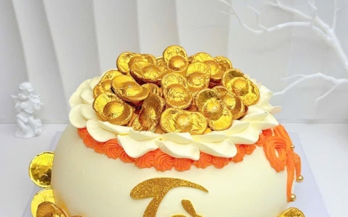 Bánh Kem Hũ Vàng: Túi Tiền, Túi Vàng, Thần Tài May Mắn Bánh Kem Hũ Vàng: Túi Tiền, Túi Vàng, Thần Tài May Mắn