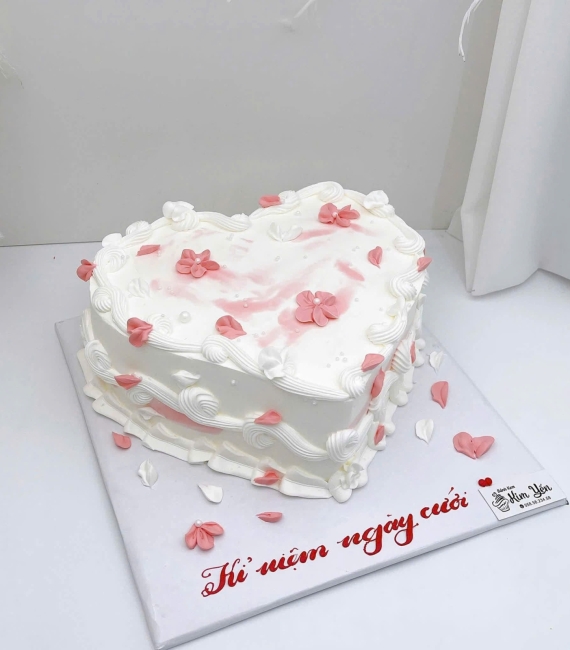 Bánh kem trái tim mừng ngày cưới hot 