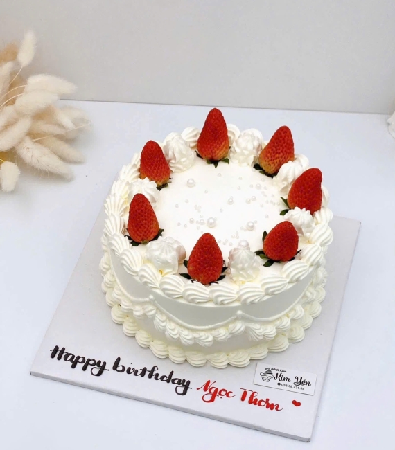 Bánh trái cây mix dâu tây hot hiện nay 