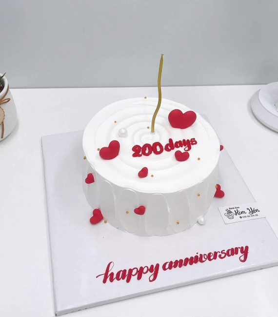 Bánh kem tặng dành cho nữ mừng kỷ niệm 200 ngày 
