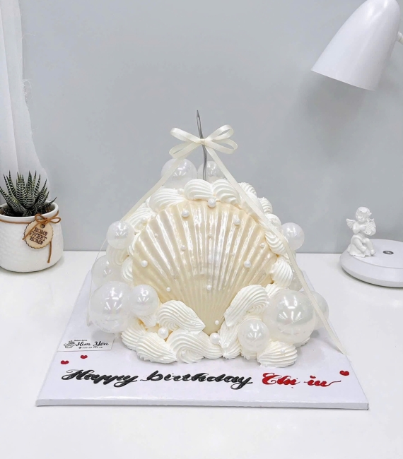 Bánh kem tặng nữ tone trắng vỏ xò hot trend tik tok 