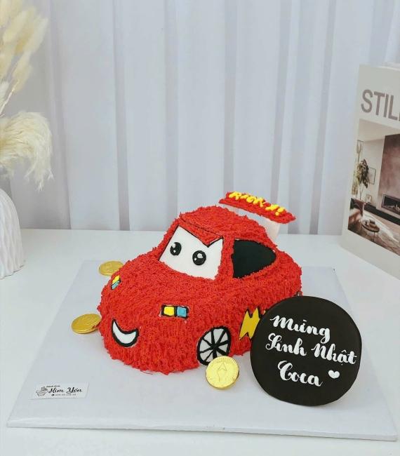 Bánh kem dành cho bé trai yêu thích ô tô 