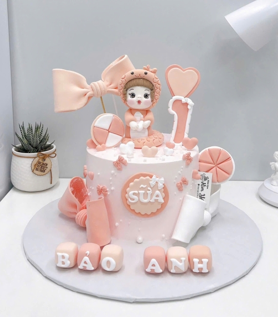 Bánh kem dành cho bé gái lên 1 tuổi tone cam sữa 