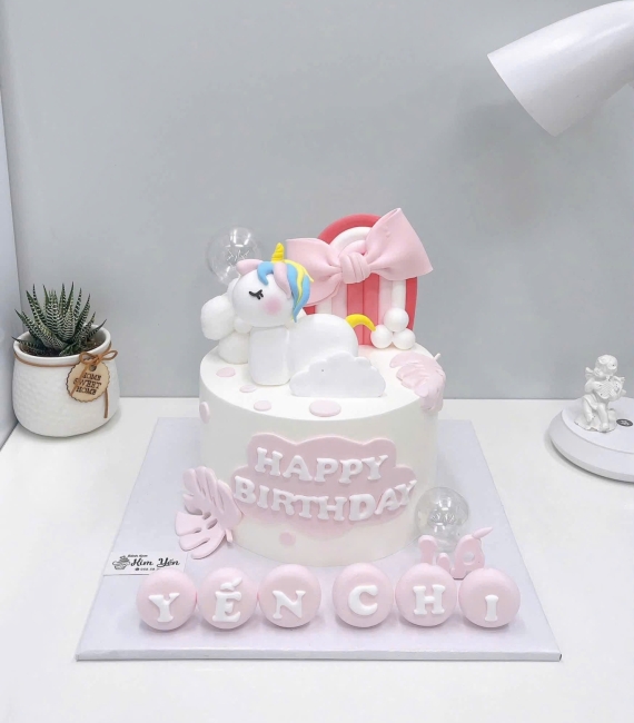 Bánh kem dành cho bé gái lên 1 tuổi tone hồng ngọt ngào 