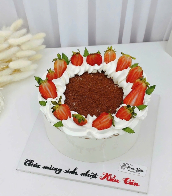 Bánh trái cây dâu tây mẫu đẹp hot hiện nay 2026 tại Kim Yến