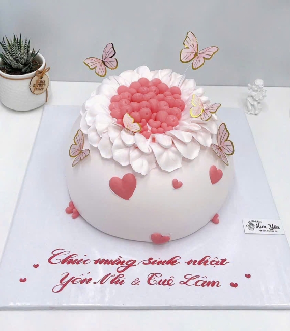 Bánh kem hình tròn tone hồng ngọt ngào hiện tại 