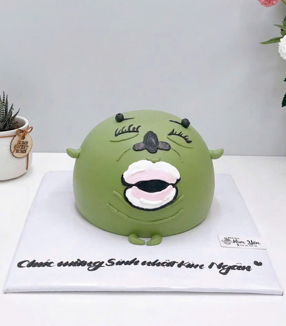 Bánh kem tạo hình tone xanh mặt nhây 