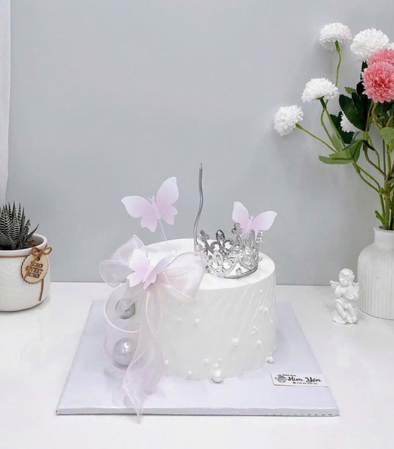 Bánh kem tone trắng đẹp hiện tại hot trend