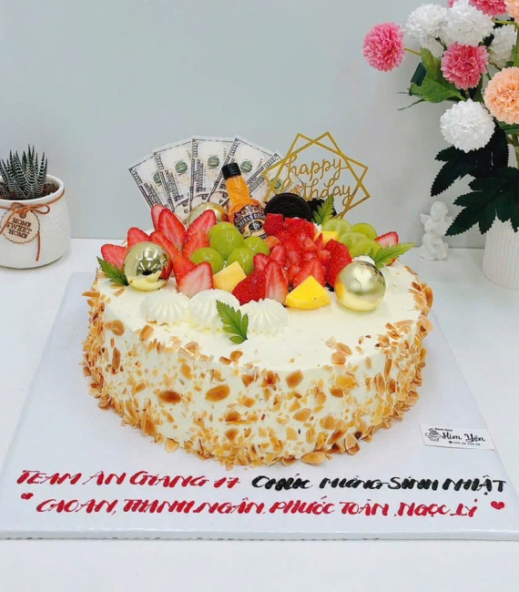 Bánh trái cây tặng theo yêu cầu của khách 