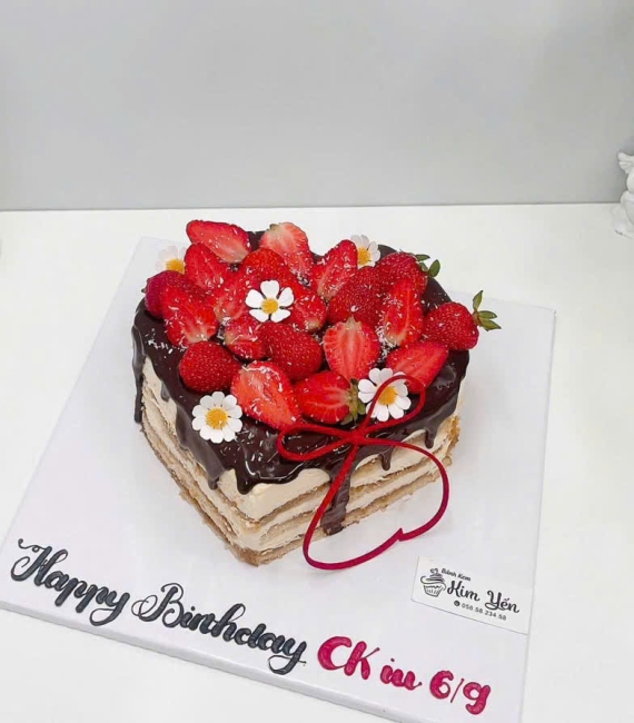 Bánh trái cây tặng ck yêu mix dâu tây 