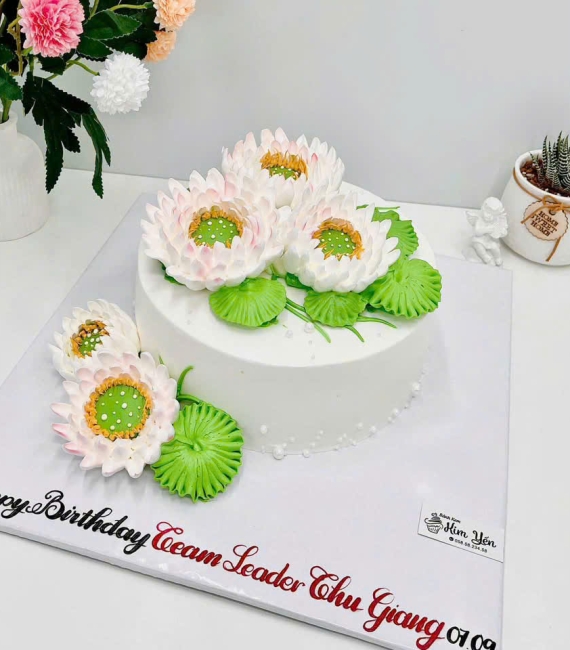 Bánh kem đẹp cho nữ  yêu thích hoa sen 