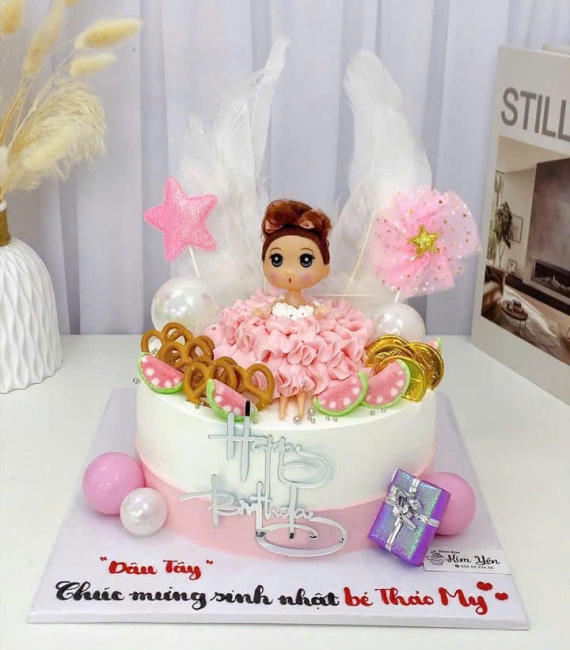 Bánh sinh nhật bé gái lên 6 tuổi tone hồng