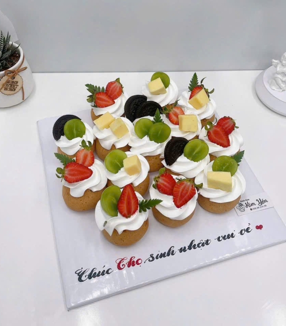 Bánh su kem mừng sinh nhật bạn thân hot 2026