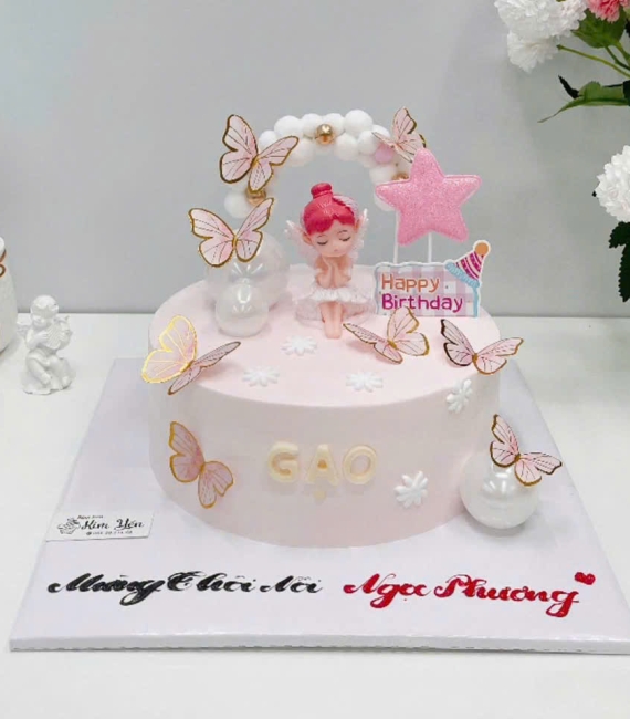 Bánh sinh nhật bé gái lên 4 tuổi tone hồng 