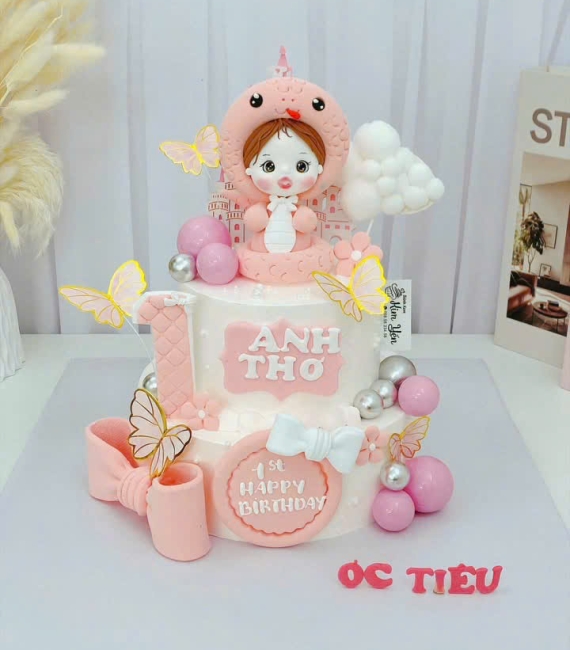 Bánh kem thôi nôi 2 tầng dành cho bé gái tone hồng ngọt ngào 