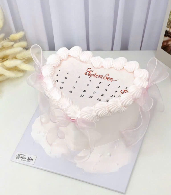 Bánh kem dành cho nữ viết lịch kỷ niệm hot 