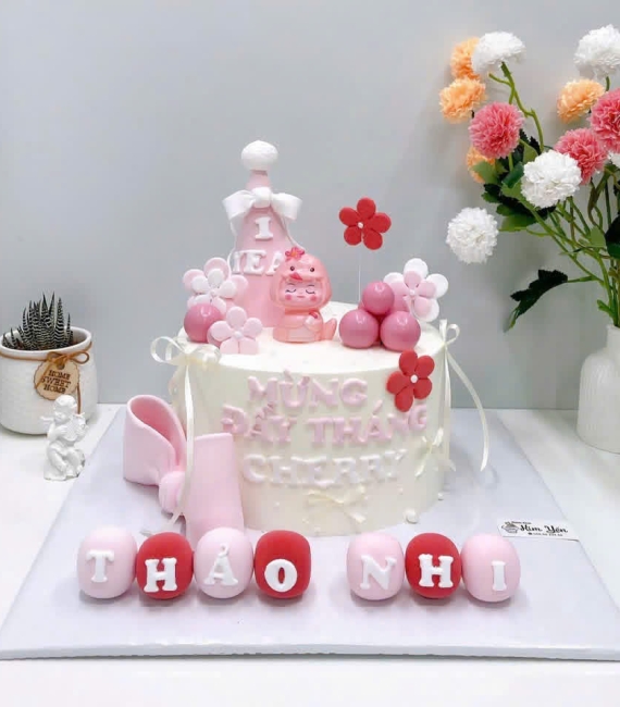 Bánh kem thôi nôi dành cho bé gái tone hồng hot hiện nay 