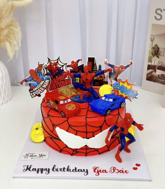 Bánh kem dành cho bé trai yêu thích người nhện lên 8 tuổi 