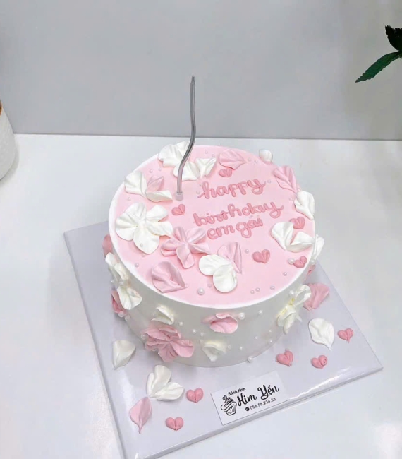 Bánh kem tone hồng hoa nhí tặng em gái