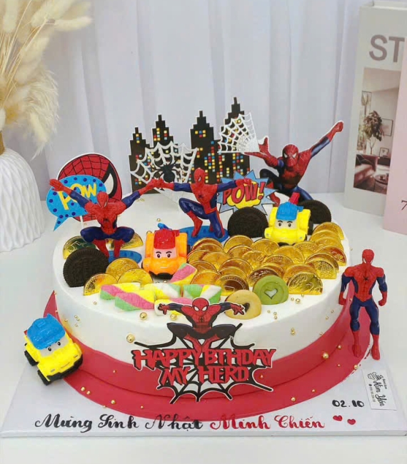 Bánh kem người nhện dành cho bé trai 