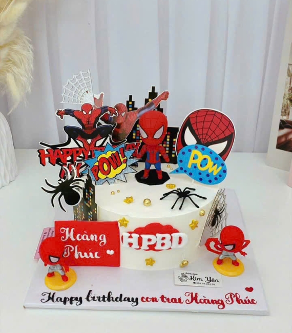 Bánh kem người nhện dành cho bé trai 