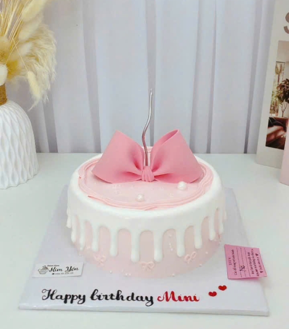Bánh kem dành cho nữ tone nơ hồng xinh 