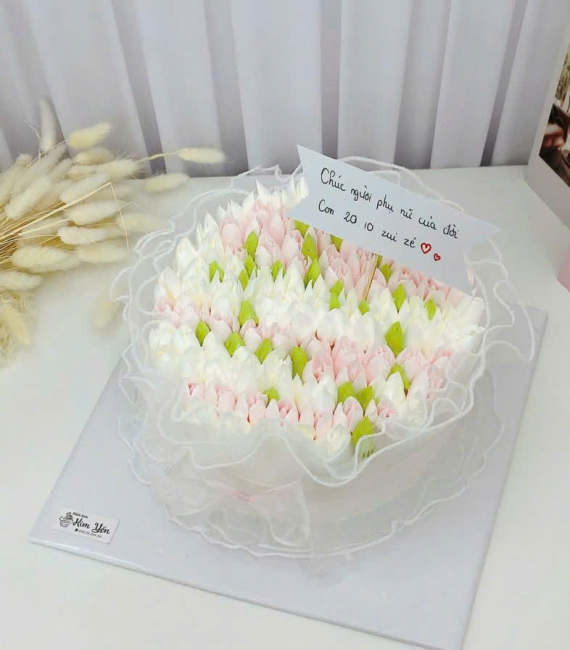 Bánh kem hoa lulip mẫu đẹp hot 