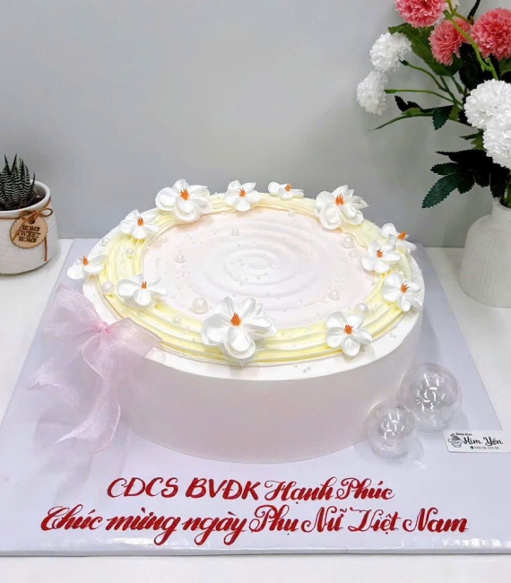 Bánh kem tone trắng công ty hot 