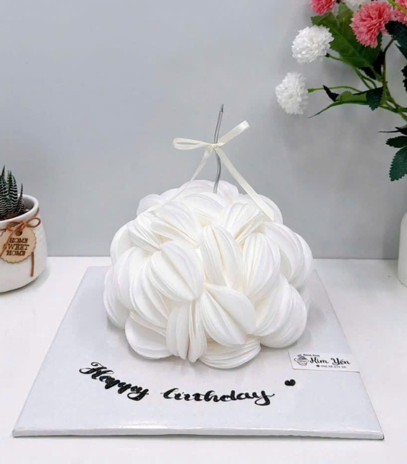 Bánh kem hoa giấy gạo tone trắng đẹp 