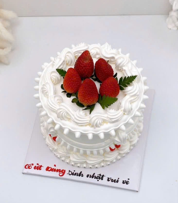 Bánh trái cây kết hợp dâu tây đỏ ngon 