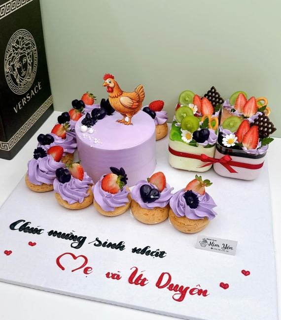 Bánh chúc mừng sinh nhật mẹ và chị