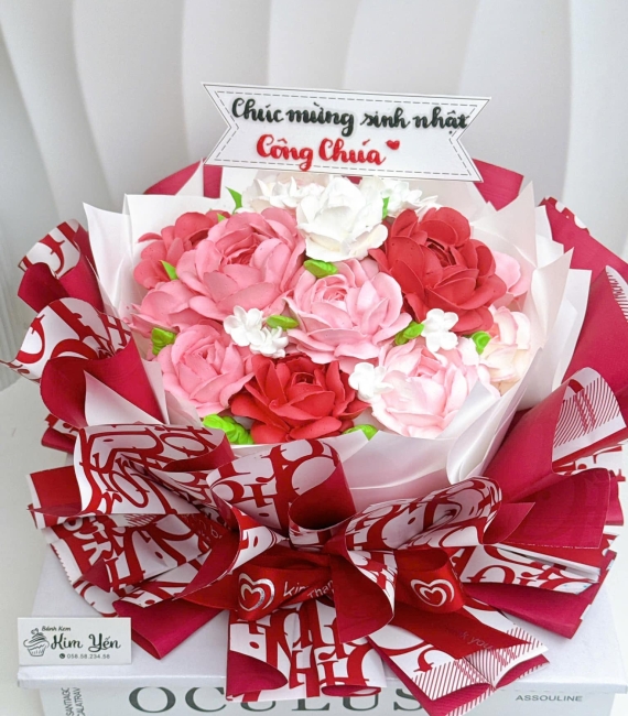 Bánh kem chúc mừng ngày kỹ niệm