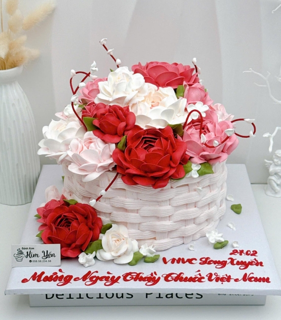 Bánh kem chúc mừng ngày kỹ niệm