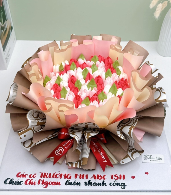 Bánh kem chúc mừng ngày kỹ niệm