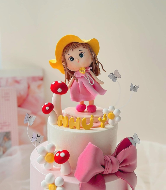 Bánh fondant thôi nôi trang trí búp bê