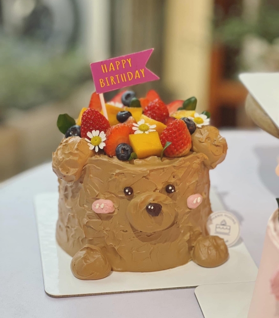 Bánh kem trang trí trái cây tone nâu