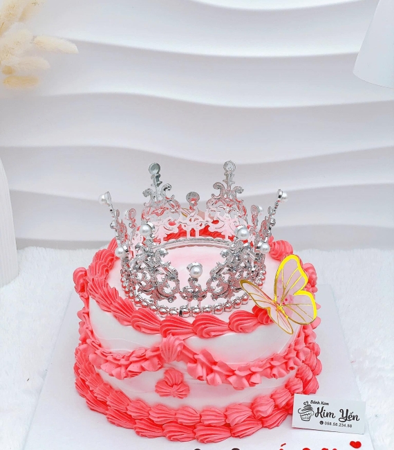 Bánh Kem Trang trí vương niệm cho bé gái 