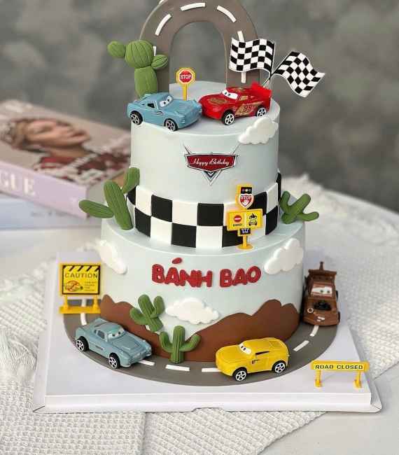 Bánh fondant thôi nôi xe ô tô cho bé trai