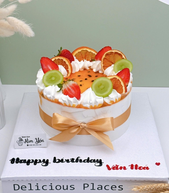 Bánh kem trái cây trang trí sang trọng 
