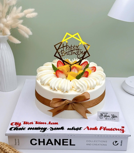 Bánh kem trái cây trang trí đơn giản 