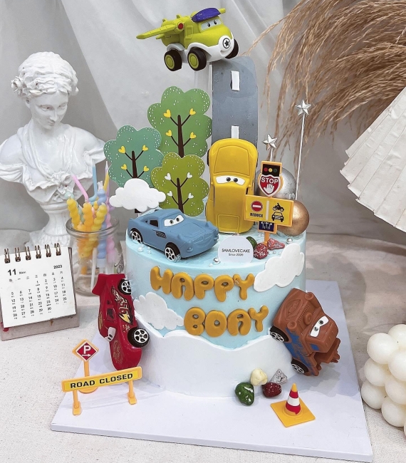 Bánh fondant thôi nôi xe ô tô cho bé