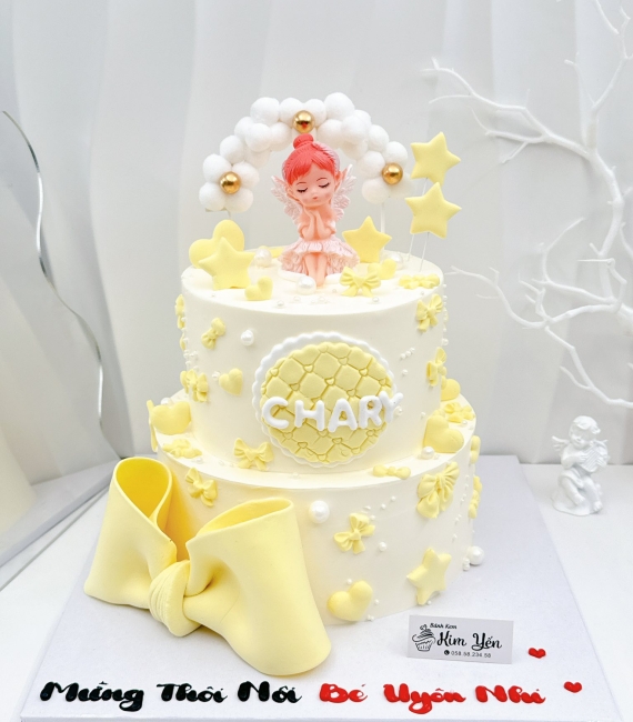 Bánh fondant thôi nôi chủ đề búp bê cho bé gái