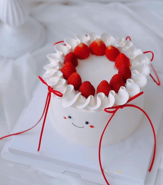 Bánh kem trang trí dâu tây