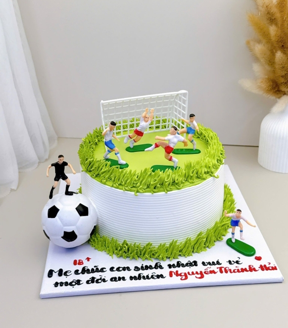 Bánh sinh nhật dành cho bé mê bóng đá