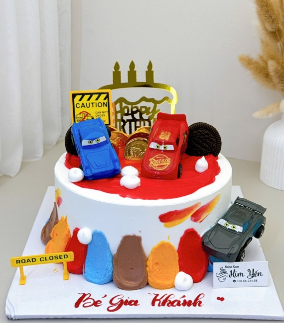 Bánh sinh nhật dành cho bé trai mê xe ô tô