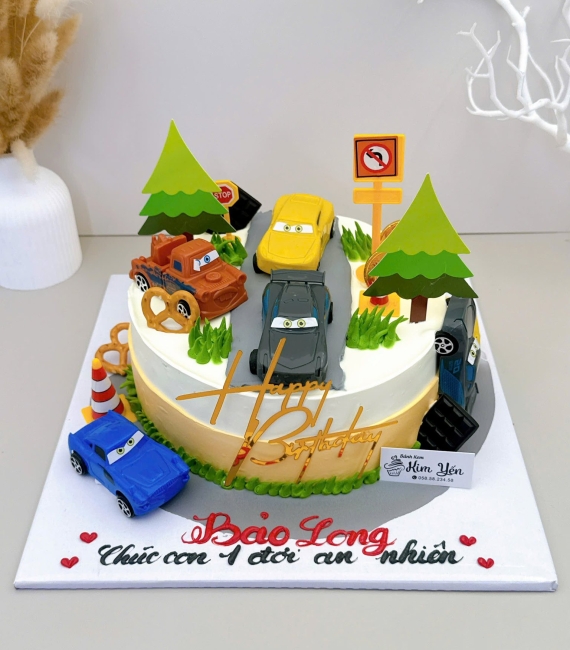 Bánh sinh nhật dành cho bé trai thích xe ô tô
