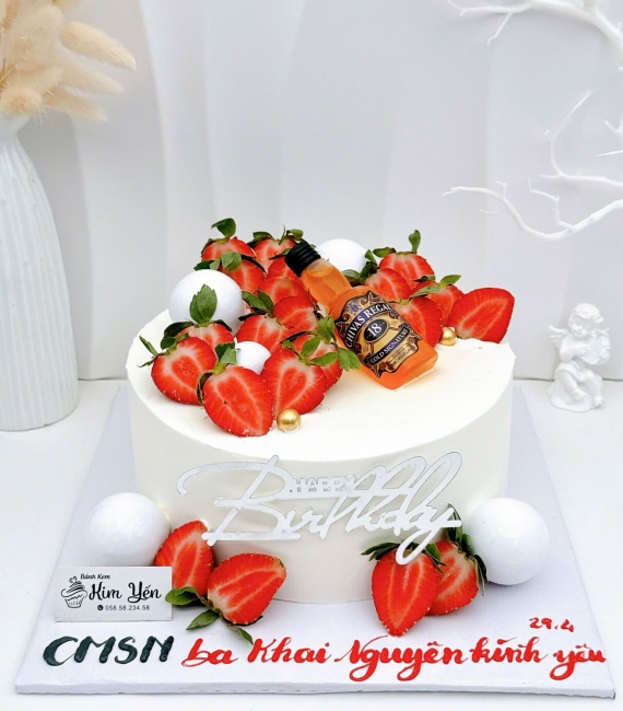 Mẫu bánh kem mừng sinh nhật trái cây