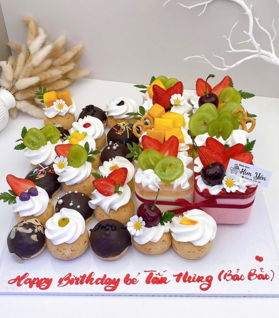 Set bánh su kem Singapore kèm sét panacotta