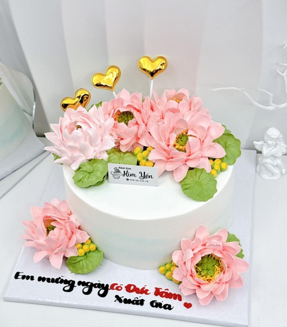 Bánh kem hoa sen tặng cô thích hoa sen
