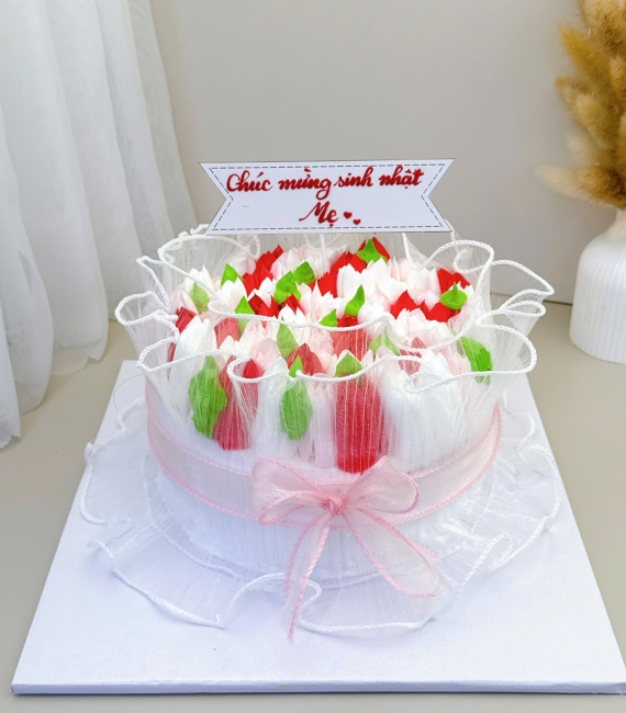 Mẫu bánh kem hoa tulip đẹp tặng mẹ 2025